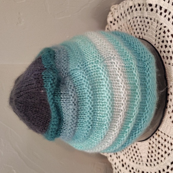 PrAna Winter Hat Green Ombre Colors Flower Detail Beenie - Picture 5 of 7